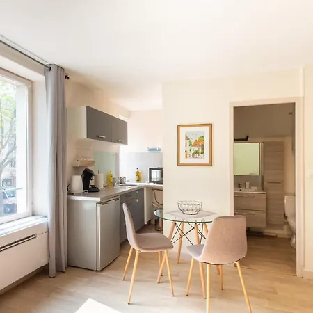 Le Magenta, Proche De La Place Wilson * Ντιζόν